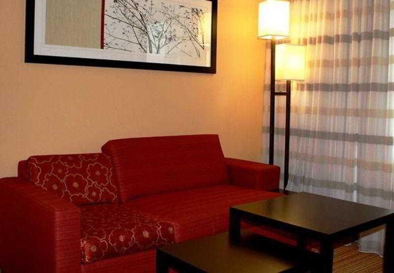 Courtyard By Marriott Hagerstown Hotel Стая снимка