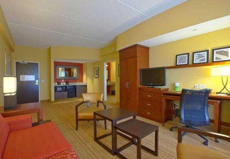 Courtyard By Marriott Hagerstown Hotel Стая снимка