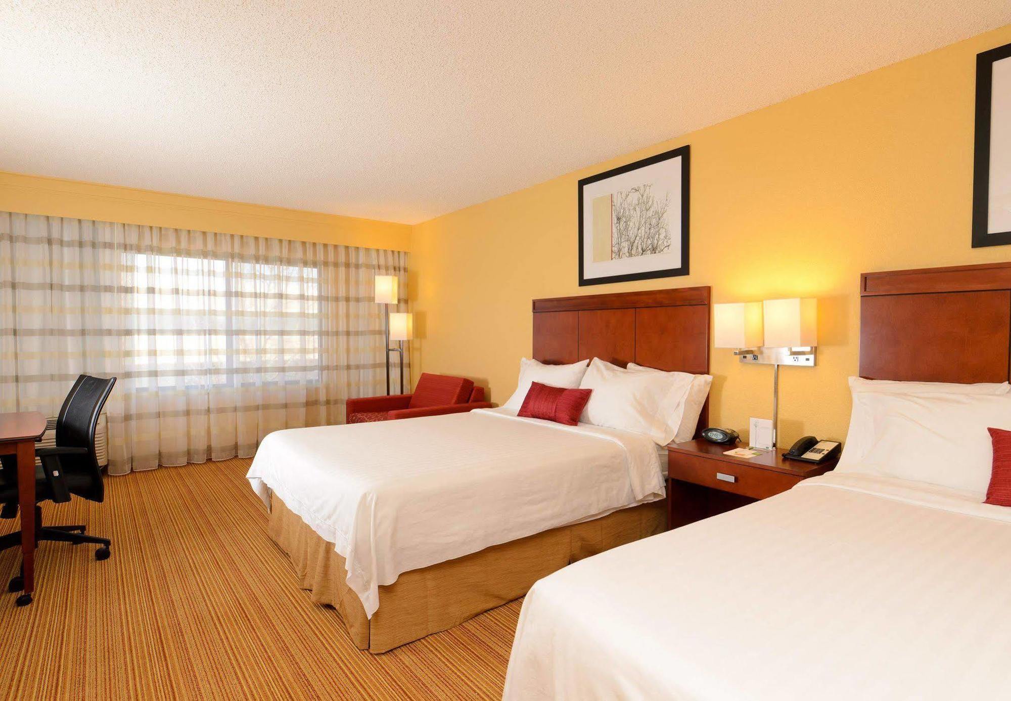 Courtyard By Marriott Hagerstown Hotel Екстериор снимка